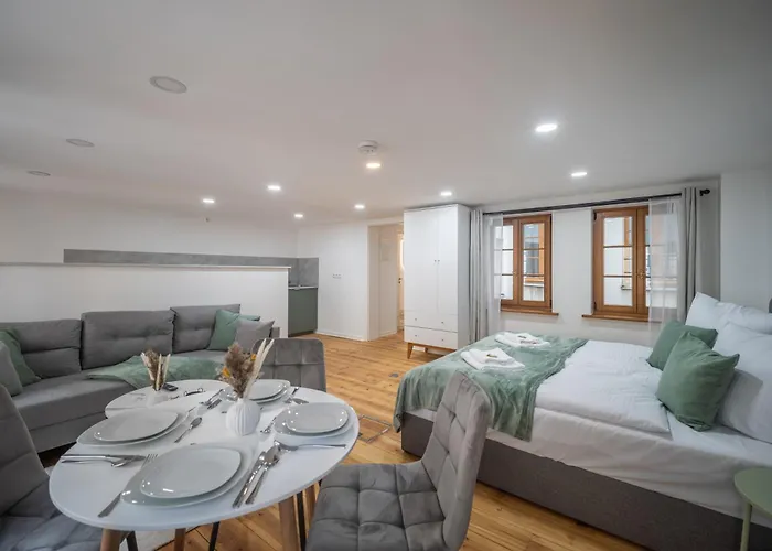 Coview - Altstadt - Parkplatz * بيرنا